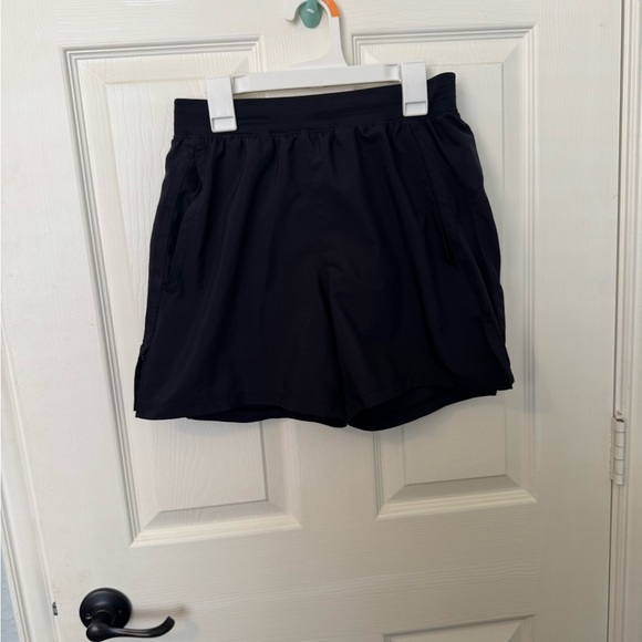 Under Armour Men's Black Athletic Shorts - Picture 1 of 3